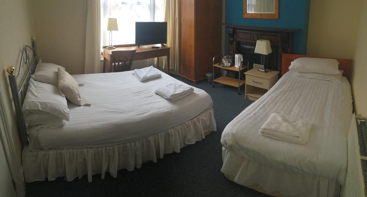 Four Seasons Budget Aberystwyth Dış mekan fotoğraf