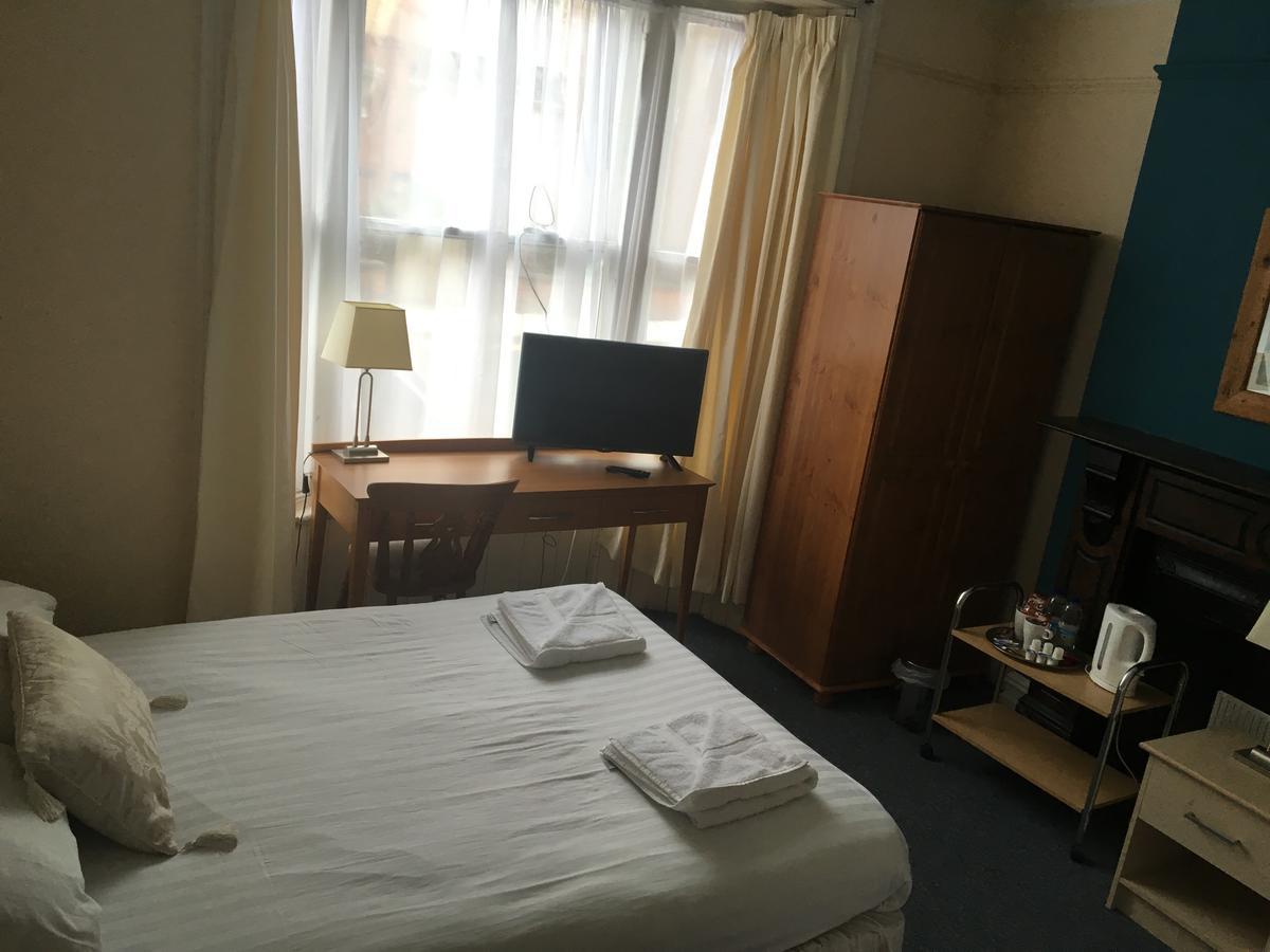 Four Seasons Budget Aberystwyth Dış mekan fotoğraf